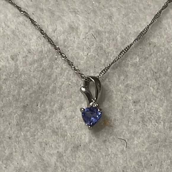 Platinum Heart-Shaped Tanzanite V-BalePendant with Diamond on a Rope chain